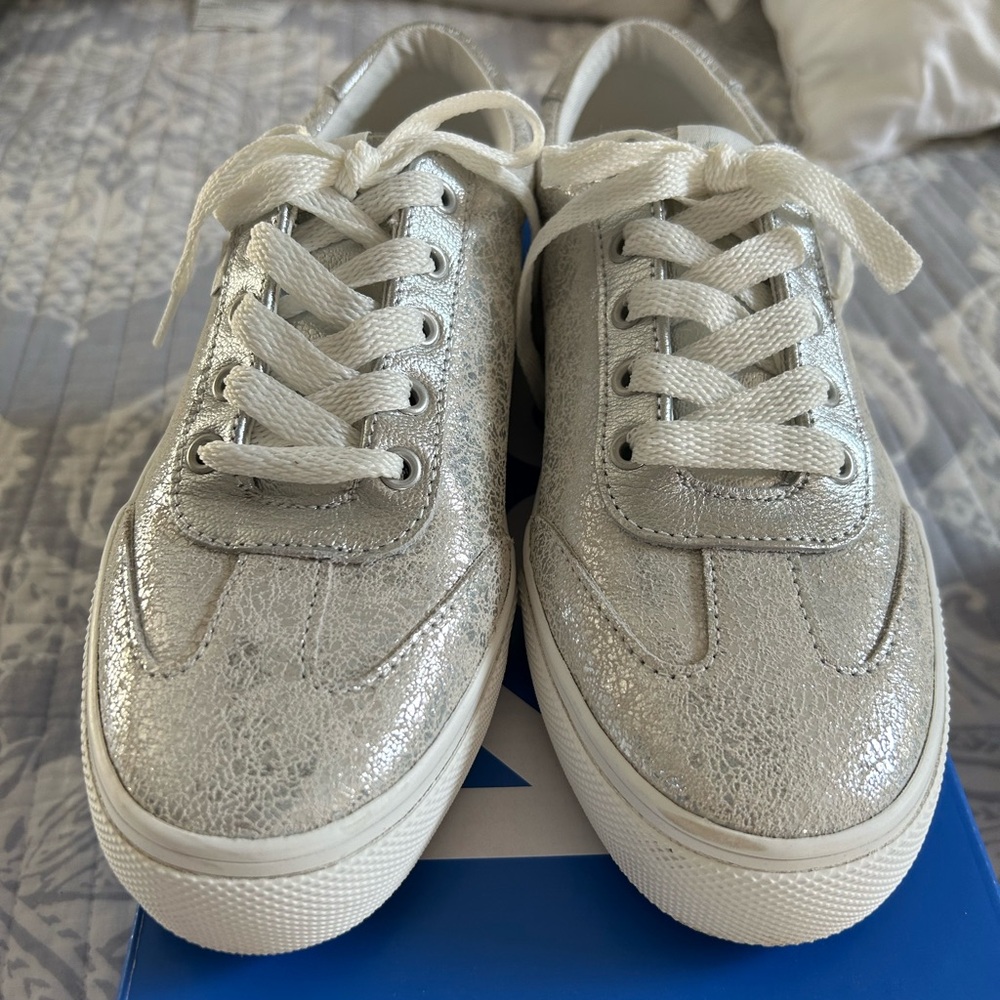 Women’s Size 8 lace up Keds sneakers.  Only worn once.  True to size.